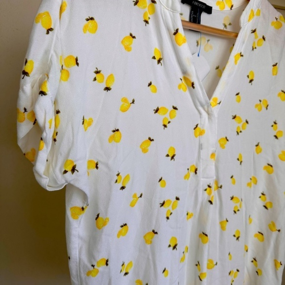 Women’s‎ blouse